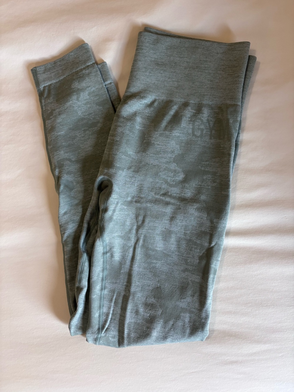 Gymshark High-Waist Leggings in Olive Green Camo